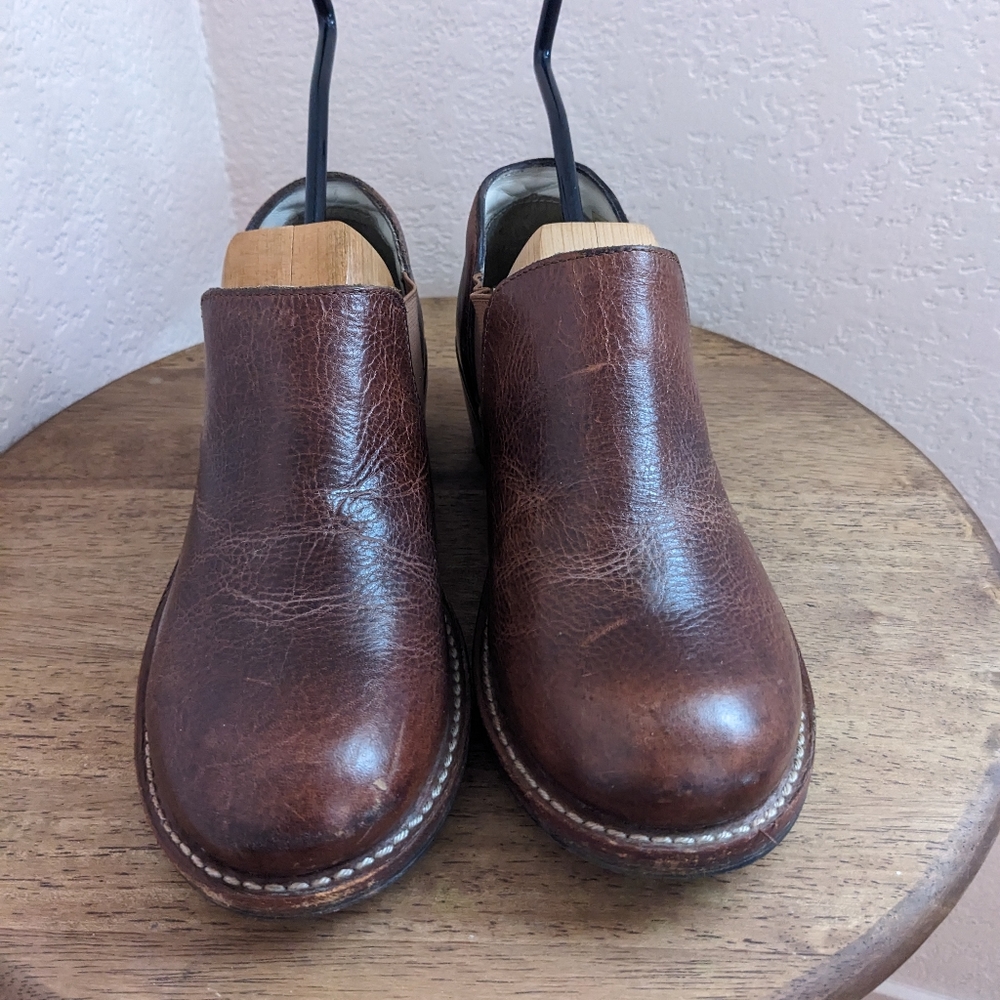 Dr. Martens brown size 7 leather bootie.